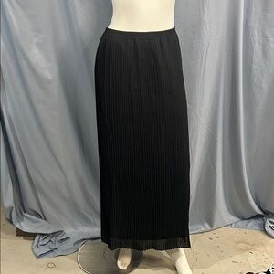 Elegant Black Pleated Maxi Skirt